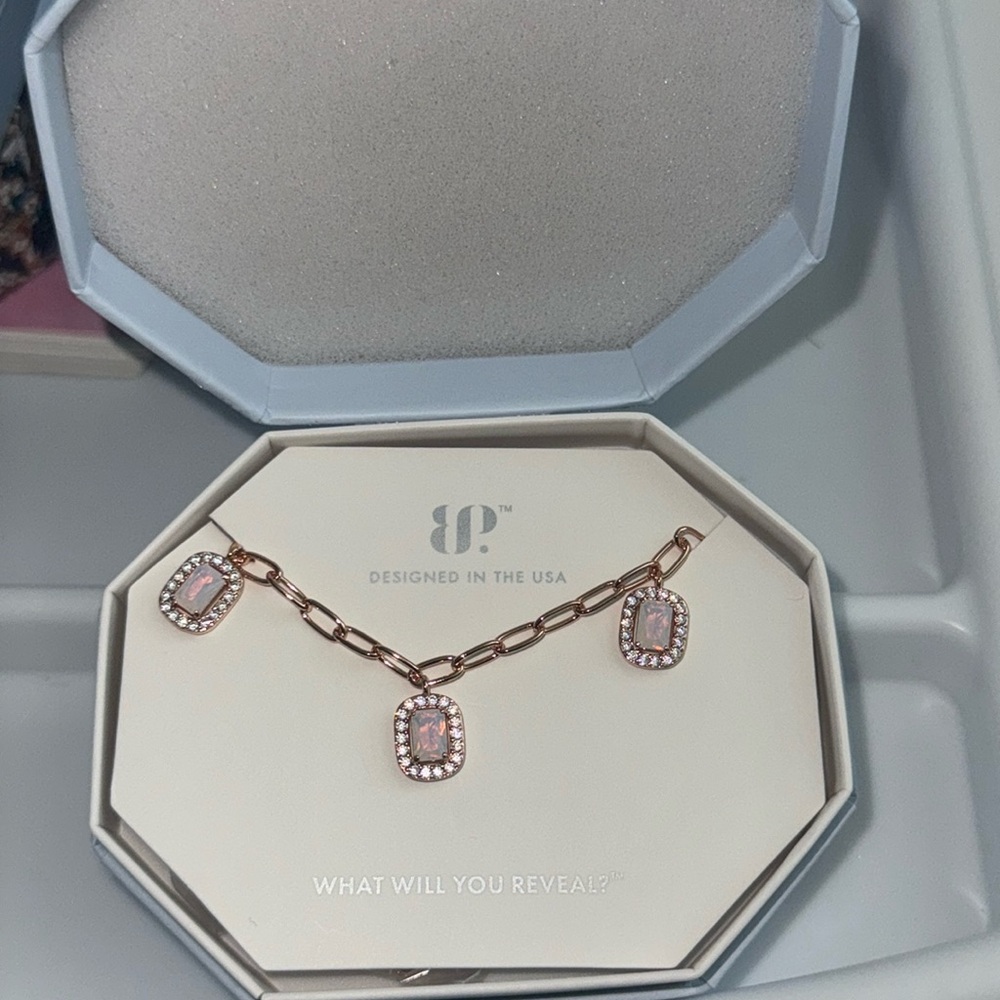 BOMB party necklace NK76374 Summer Skies Ahead
Main Stone: Lab Created Moonstone